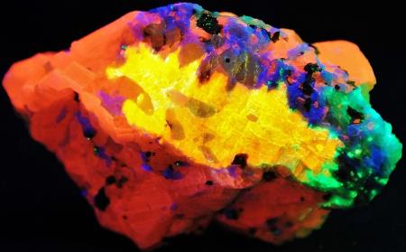 Fluorescent 2nd Find wollastonite, calcite, hardystonite, willemite under shortwave UV light